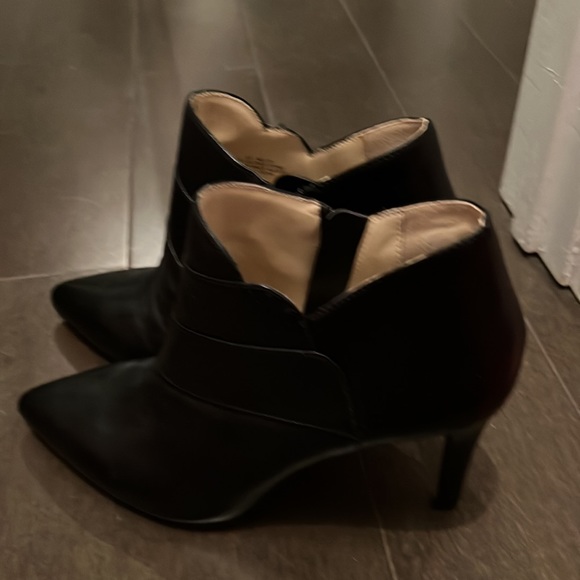Adrienne Vittadini black ankle heeled bootie 8.5 never worn - Picture 5 of 8
